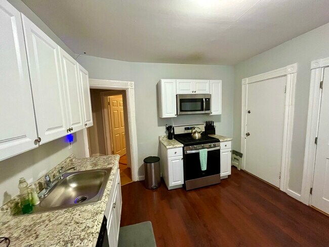 Building Photo - 40 Forest St Unit 2 Rental