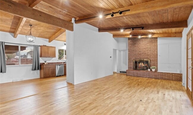 Photo - 616 117th St S