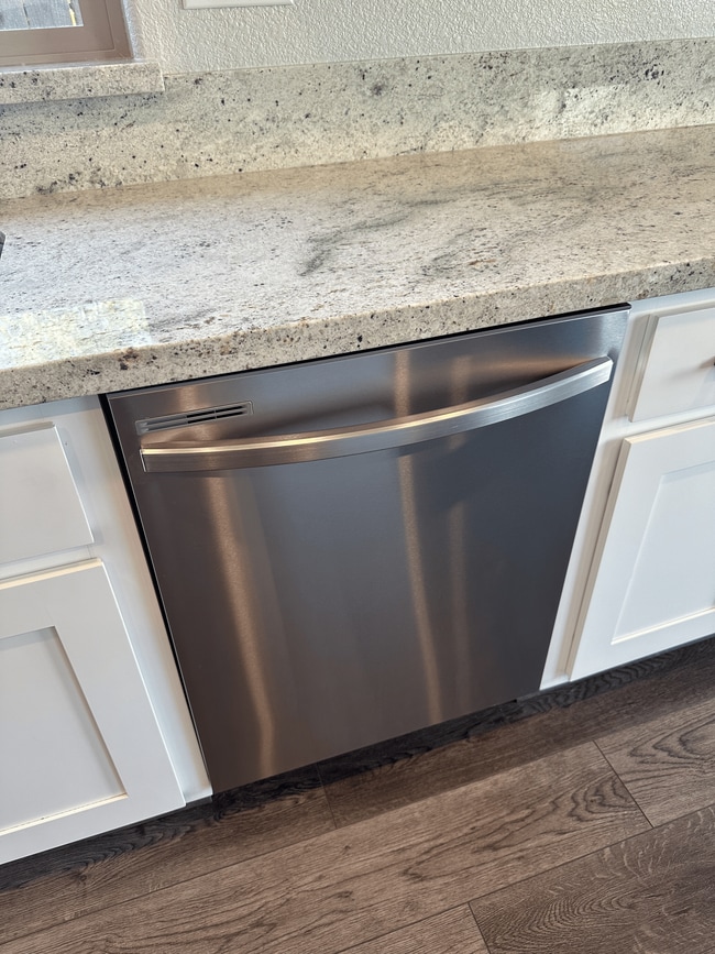 Photo - 3056 Checkerspot St