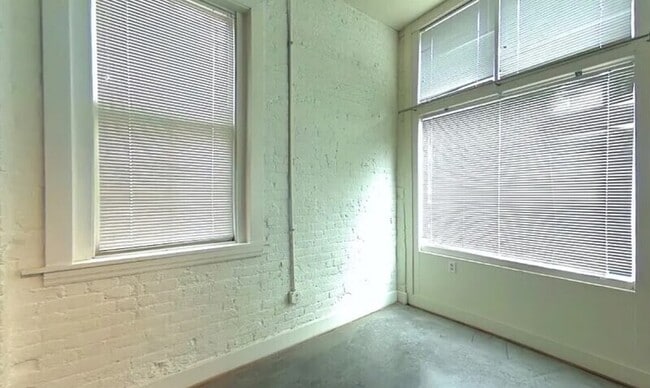 Building Photo - 301 Goshen St Unit 2F