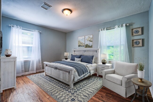 Photo - 5907 Nancy Ann St