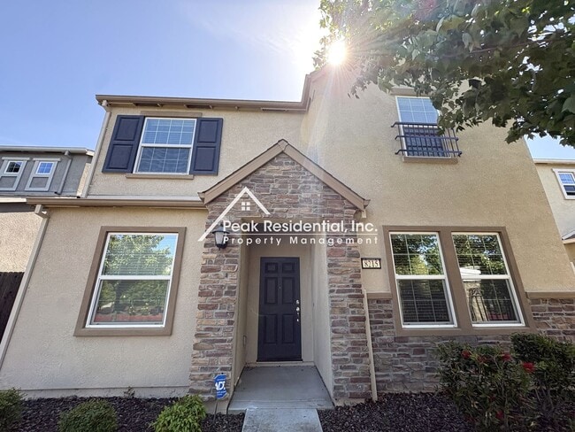 Photo - Spacious 4bd/2ba House - Gated Community