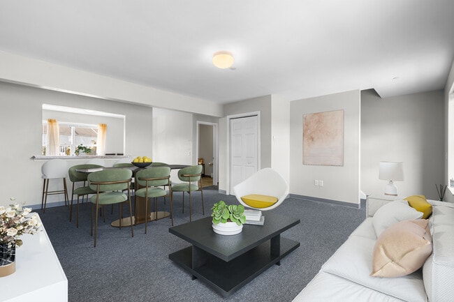 Photo - Pine Rock Townhomes Student Living