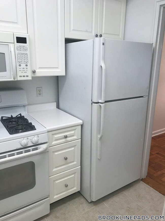 Building Photo - 553 VFW Parkway Rental