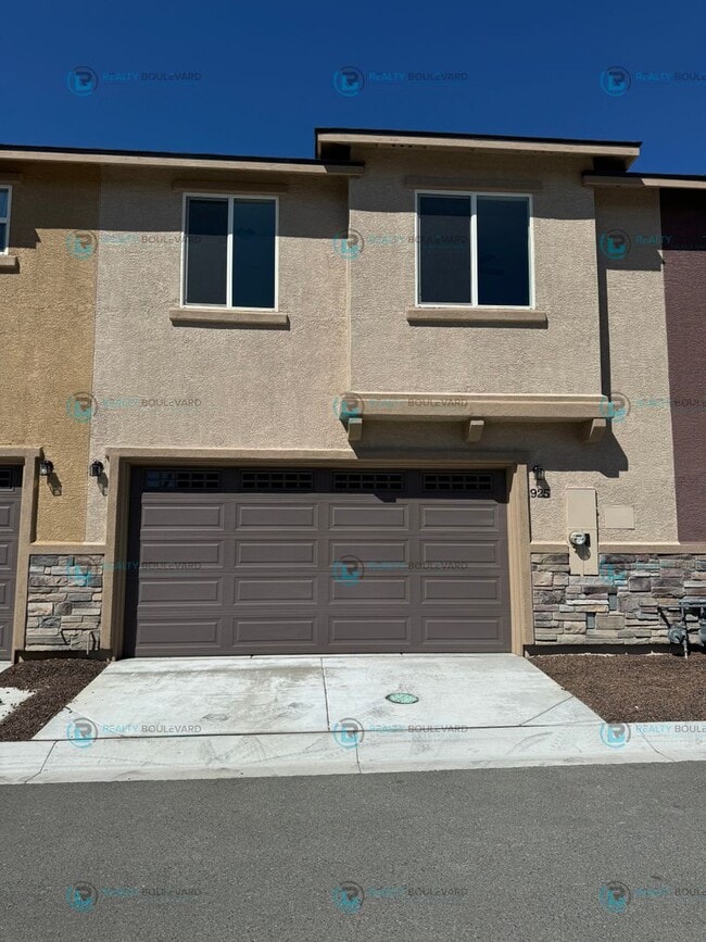 Photo - Luxury and Convenience Fully Equipped 3-Bedroom 2.5 Bathroom 2 Car Garage Townhome in Carson City