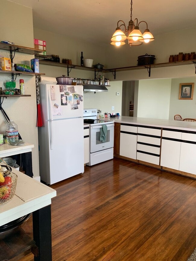 Photo - Ranch Style Farm House!