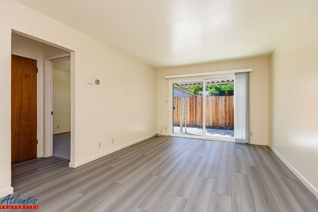 Building Photo - 2630 Bowers Ave Unit 3