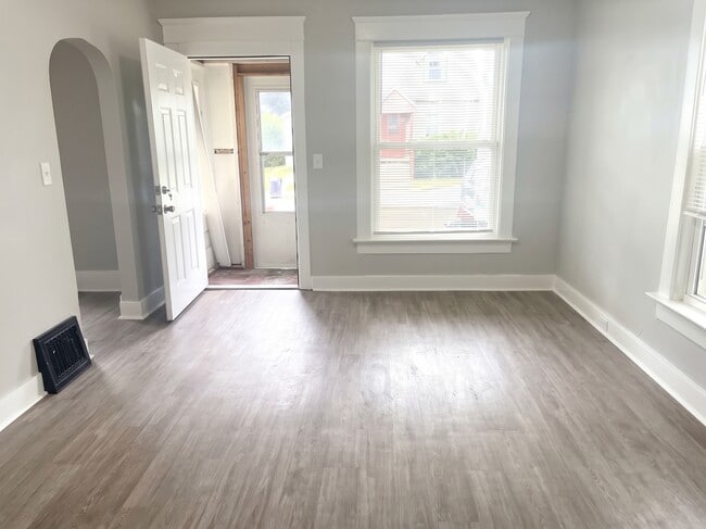 820 Wayne St Unit 1