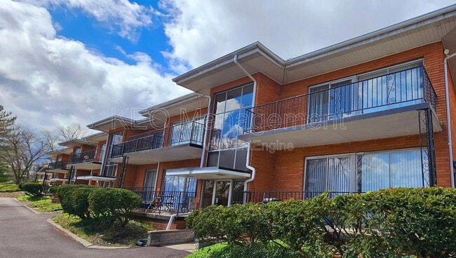 Building Photo - 3813 Briar Pl Unit 11