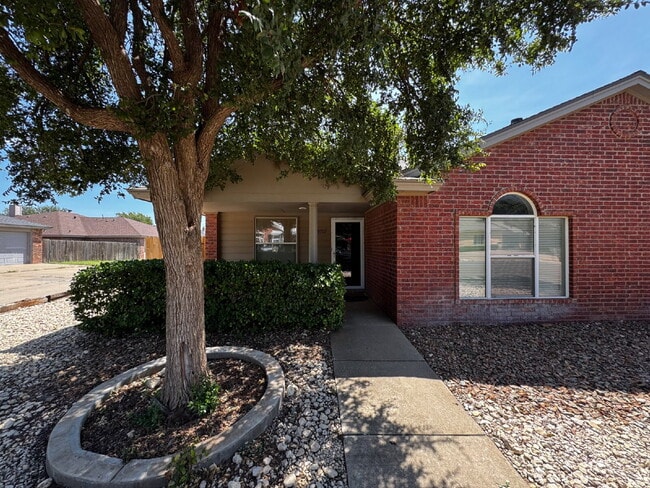 Building Photo - Stunning Duplex Featuring Hardwood Floorin... Rental
