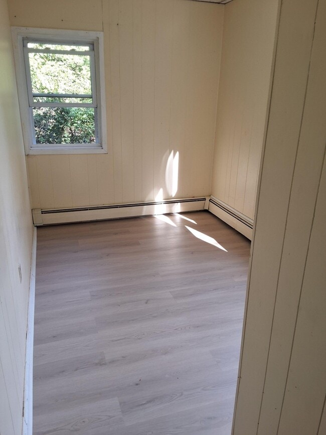4 Brewster Ln Unit 1
