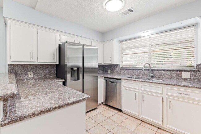 Photo - 118 E Thornton Rd