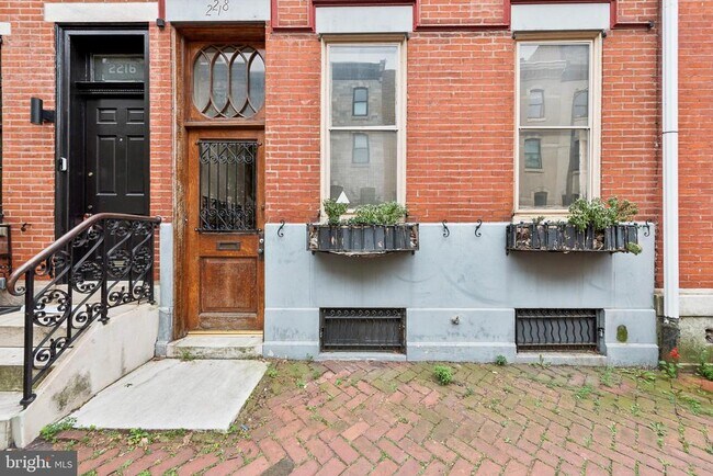Photo - 2218 Locust St