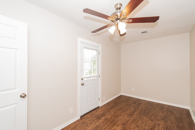 Photo - 805 Elmwood St