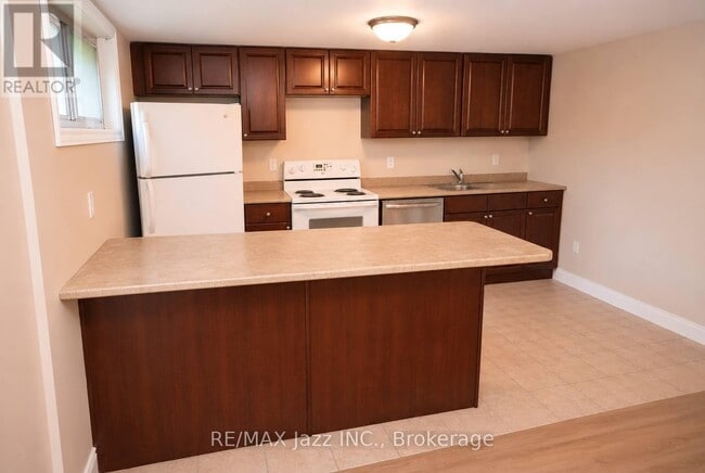 Photo - 624 Stewart St