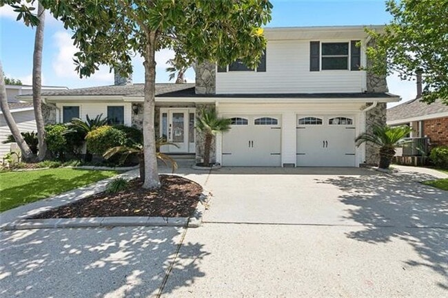 Building Photo - Beautiful Water Front Home