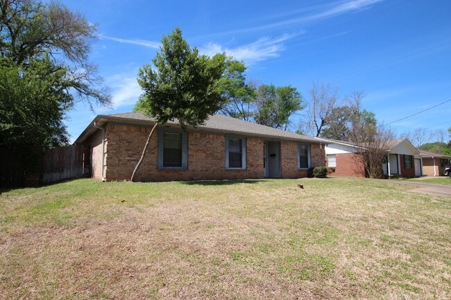 Building Photo - Beautiful 3 Bed 2 Bath Home in Tyler's Azalea District, Almost Ready!!
