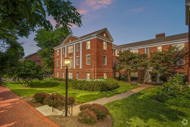 Building Photo - 906 S Washington St Rental