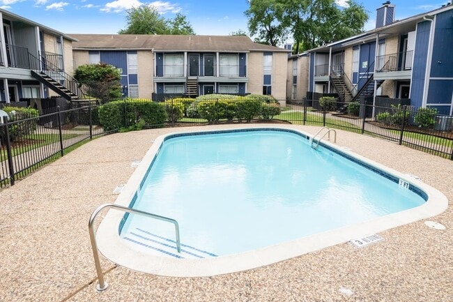 Photo - Pine Creek Apartments