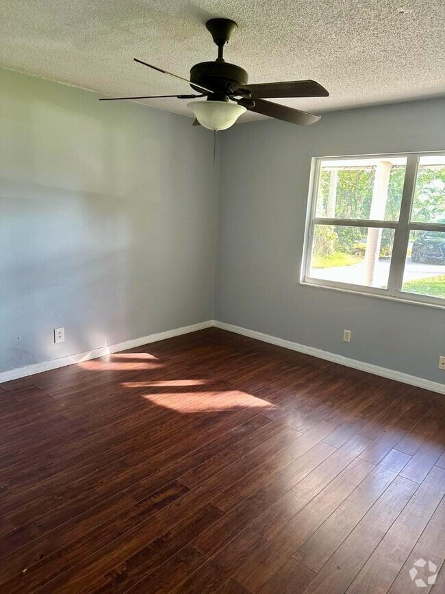 Building Photo - 1485 Center Ave Rental