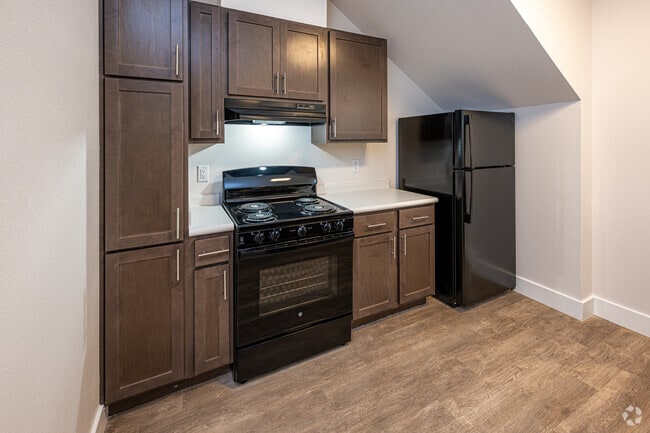 4BR, 3BA - 1,623SF - Kitchen - Phoenix Square