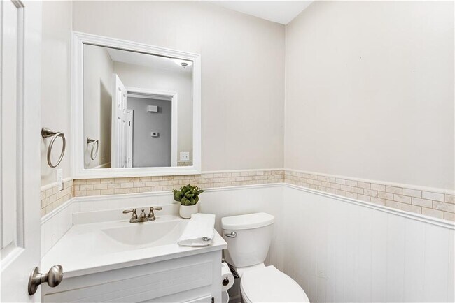 Photo - 1420 Old Virginia Ct SE