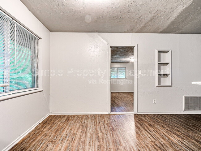Photo - 4301 N Terry Ave