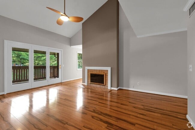 Building Photo - **A RARE FIND - GREEN HILLS CONDO WITH QUI...