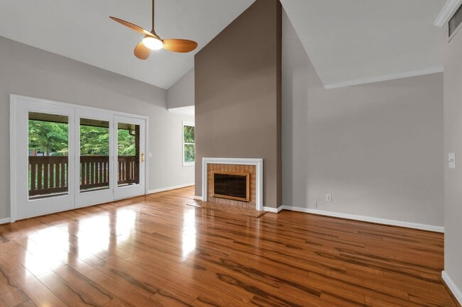 **A RARE FIND - GREEN HILLS CONDO WITH QUI... - **A RARE FIND - GREEN HILLS CONDO WITH QUI...