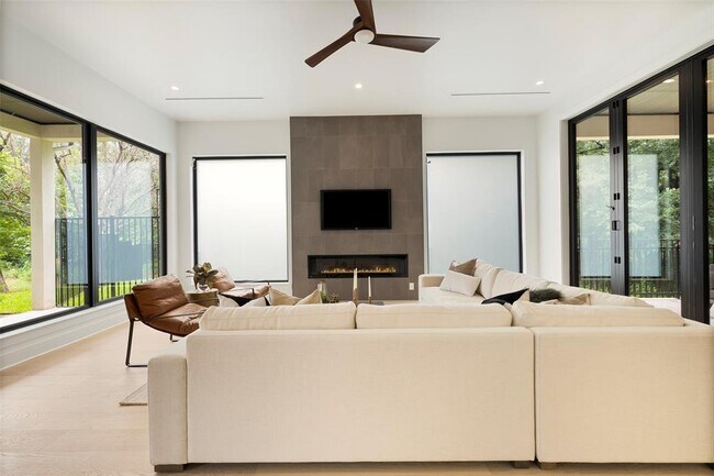 Photo - 2504 Bluffview Dr