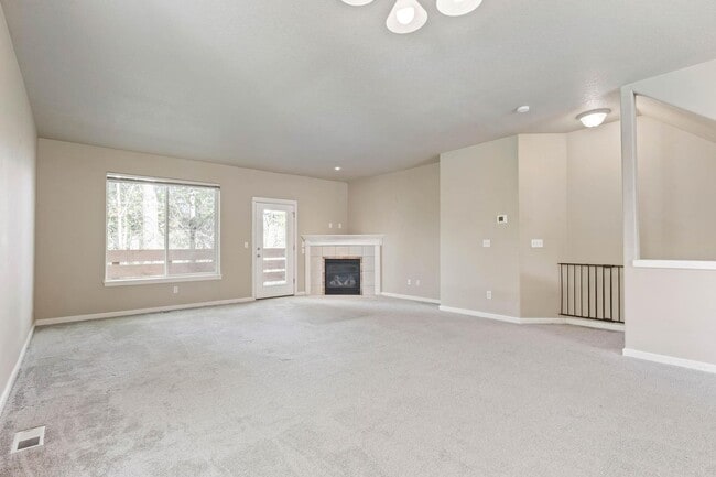 Photo - Bright, spacious 3-bdrm/2.5 bath Tigard townhome. Fireplace, balcony, 2-car garage, W/D