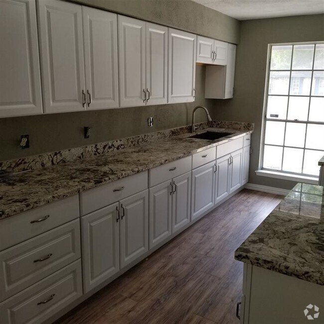 Building Photo - 2026 Beaver Bend Rd Rental
