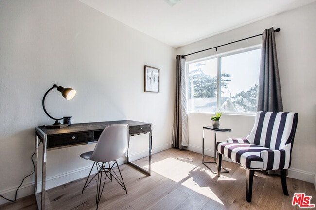 Photo - 2741 S Palm Grove Ave