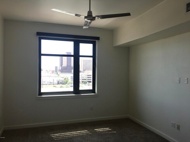 Photo - 310 S 4th St Unidad 702