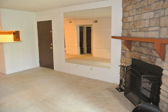 Photo - 1 Bedroom 1 Bath in Woodside Village