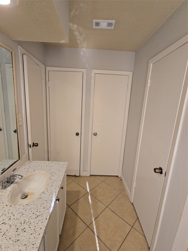 Building Photo - 11231 Glenforest Dr