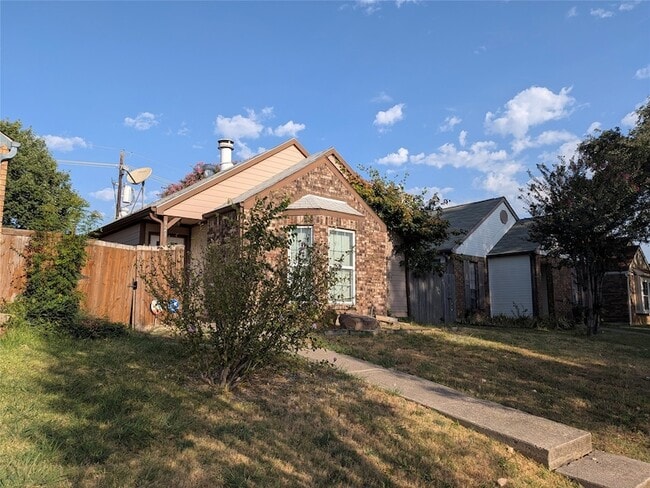 323 Teakwood Ln