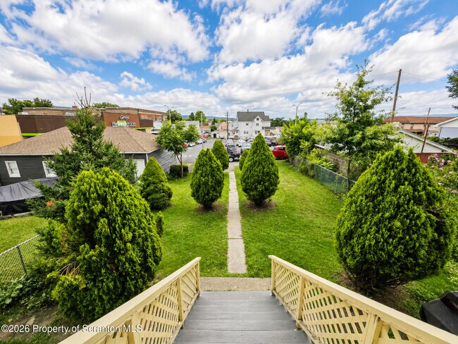 1112 W Elm St