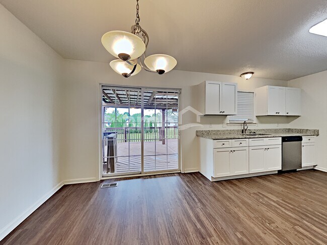 Photo - 914 Lucky Cir