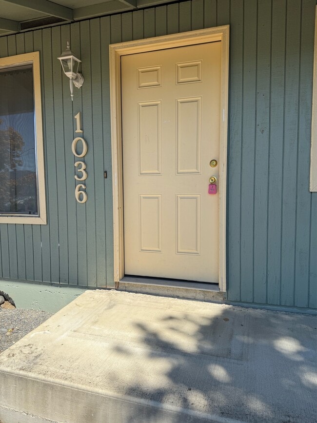 Building Photo - 1036 NE Barager Ave Rental