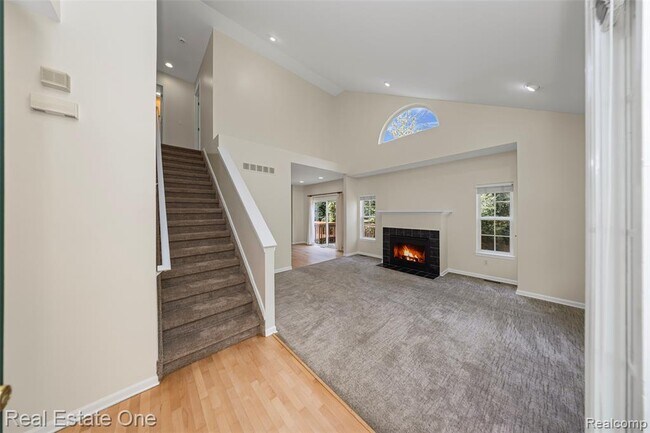 Photo - 38282 Saratoga Cir