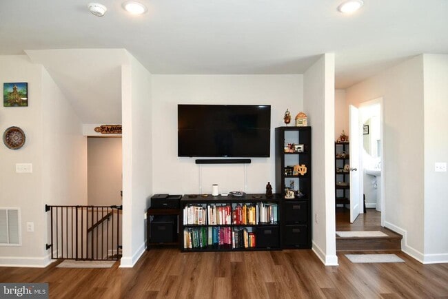 Building Photo - 7211 Mountaineer Dr