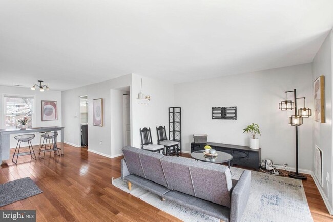 Building Photo - 788 Quince Orchard Blvd Unit 201