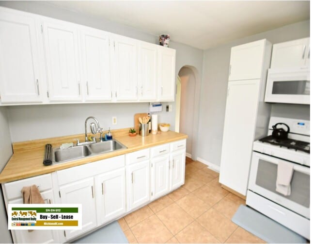 Photo - Fully furnished home, 3 bedroom 2 full baths