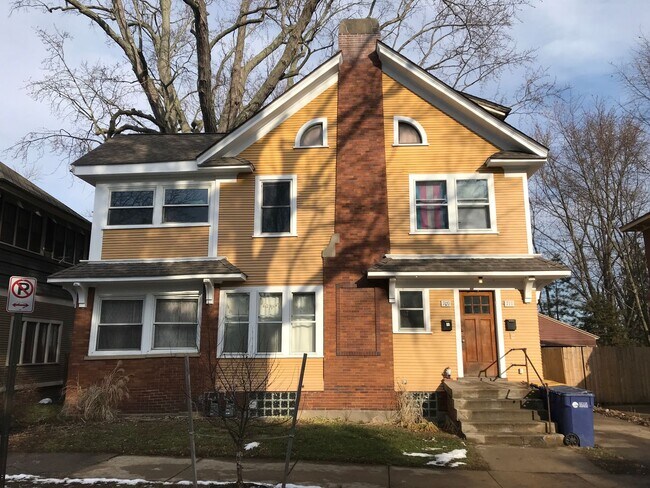 Photo - 709-711 Hawthorne NE Unit 709 Hawthorne NE