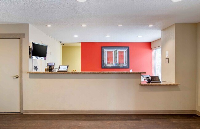Furnished Studio-Houston Northwest - Hwy. 290 Hollister
