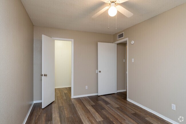 2HAB, 1BA - 700 ft²