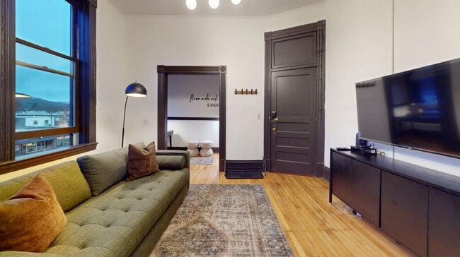 Building Photo - 101 Main St Unit 20