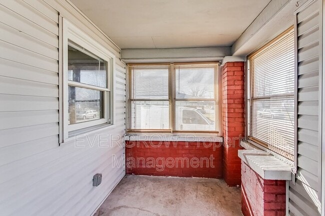 Photo - 1417 N Denny St