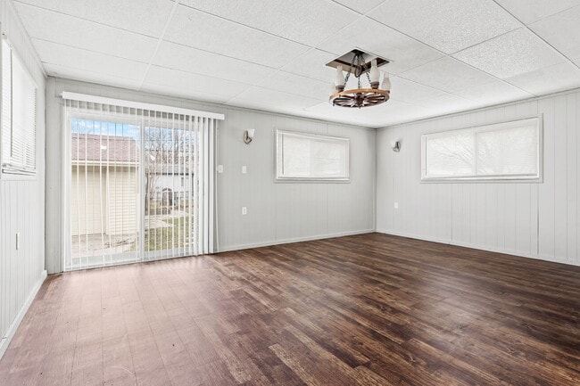 Photo - 32325 Parkwood St